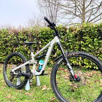 Torque 5 AL- Taglia S 06/25 usata meno di 10 volte