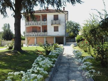 Intero fabbricato da cielo a terra con terreno