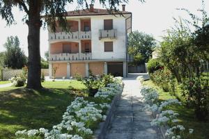 Intero fabbricato da cielo a terra con terreno