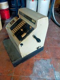 Registratore vintage  cassa a manovella