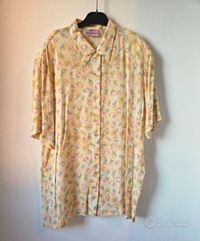 Blusa gialla con fantasia floreale 