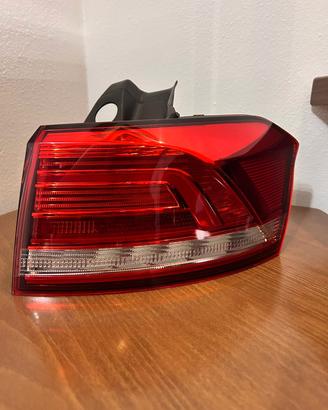 Faro posteriore Volkswagen passat b8