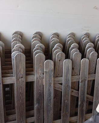 staccionate e paletti di legno 