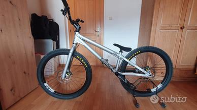 Bicicletta Trial Inspired Hex Pro 2021