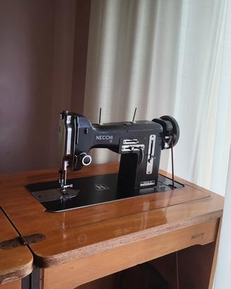 macchina da cucire vintage Necchi