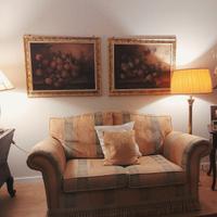 Divano + Tavolino piano in vetro e gamba in ferro