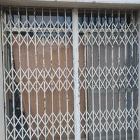 cancello antifurto scorrevole +vetrina con porta 