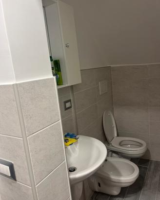 Casa indipendente su 3pisni centro storico Mistret