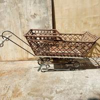 Culla in ferro battuto e vimini