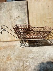 Culla in ferro battuto e vimini
