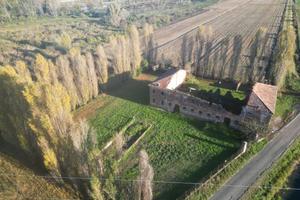 TecnoAzienda: Rustico da ristrutturare con