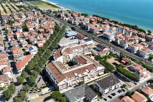 3 LOCALI A PINETO