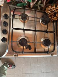 Piano cottura 4 fuochi indesit