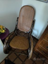 Sedia a dondolo antica 