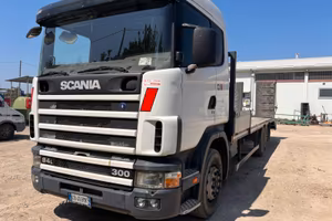 Scania 300 allestimento carrellone con rampe