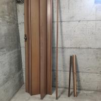 Porta a soffietto tutta in legno