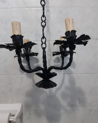 Lampadario in ferro battuto a 4 braccia