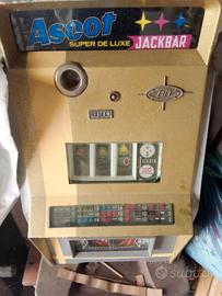 Slot machine a centolire anni sessanta.