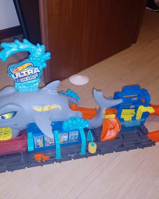Hot Wheels Mega Squalo 