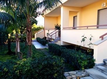 Settembre: appartamento con giardino