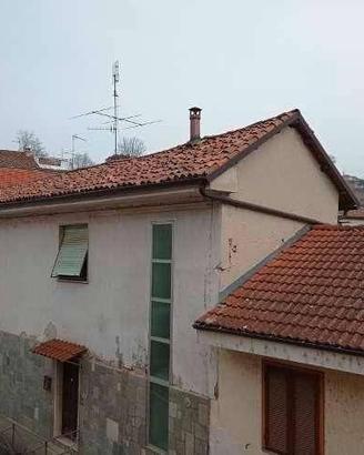 Immobile in asta di 368 m² con 5 locali a Momberce
