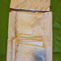 Tovaglia da tavola con ricami