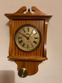 Piccolo pendolo in legno al quarzo Bino vintage
