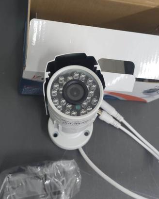 Telecamera HD 2MP EACH Italy infrarossi alimentat
