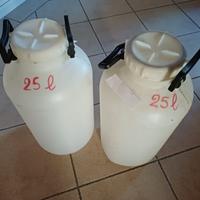 2 contenitori (fusti) 25 litri plastica per olio