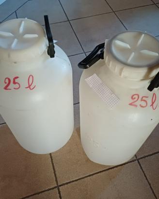2 contenitori (fusti) 25 litri plastica per olio