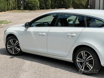 volvo v60 D6 AWD Plugin hybrid