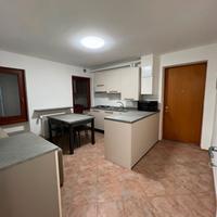 Zona centro: tot ristrutturato,arredato+parcheggio