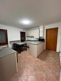 Zona centro: tot ristrutturato,arredato+parcheggio