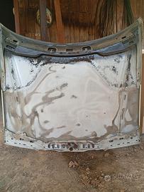 cofano auto Mercedes 