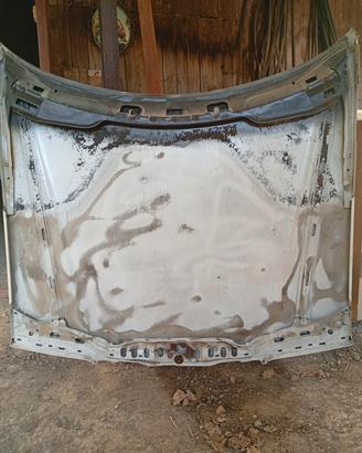 cofano auto Mercedes 
