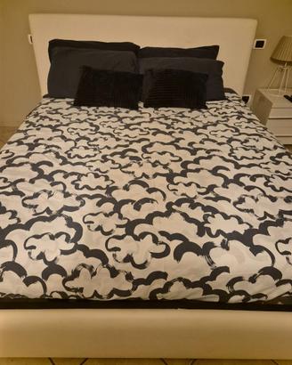 letto matrimoniale con cassettone