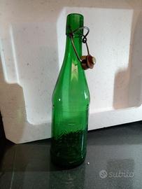 Bottiglia  tedesca alta e vintage