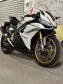 Aprilia rsv4 factory