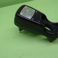 Caricabatterie Magnex per pile stilo e ministilo