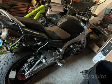 Suzuki gsr600