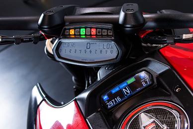 Ducati Diavel red Carbon - 2011