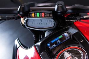 Ducati Diavel red Carbon - 2011