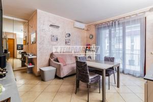 Trilocale con terrazzo, box e cantina - Santa Giul