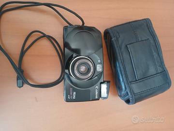 macchina fotografica vintage Canon  con custodia