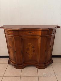 credenza vintage in legno con intarsi floreali
