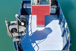 barca in vetroresina con motori nuovi e licenza 