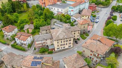 2 LOCALI A TIZZANO VAL PARMA