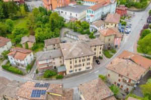 2 LOCALI A TIZZANO VAL PARMA