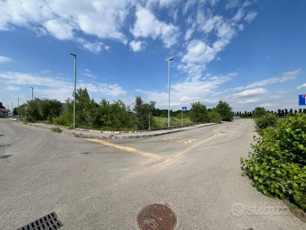 Terreno di 1000 m² a Romano di Lombardia - Altro