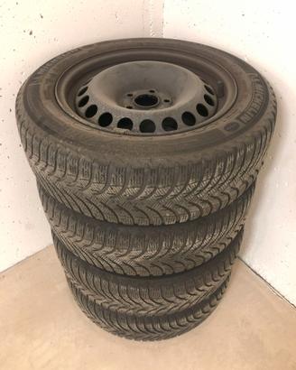 4 cerchi e 4 pneumatici inverno Michelin 185/60R15